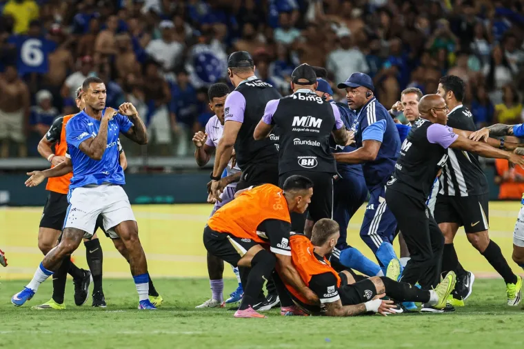 Makljaža kakvu svijet ne pamti! Pogledajte masovnu tučnjavu u Brazilu, sudac pokazao 23 crvena!