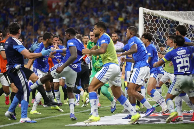 Makljaža kakvu svijet ne pamti! Pogledajte masovnu tučnjavu u Brazilu, sudac pokazao 23 crvena!