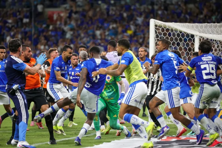 Makljaža kakvu svijet ne pamti! Pogledajte masovnu tučnjavu u Brazilu, sudac pokazao 23 crvena!