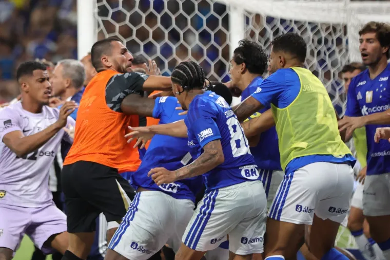 Makljaža kakvu svijet ne pamti! Pogledajte masovnu tučnjavu u Brazilu, sudac pokazao 23 crvena!