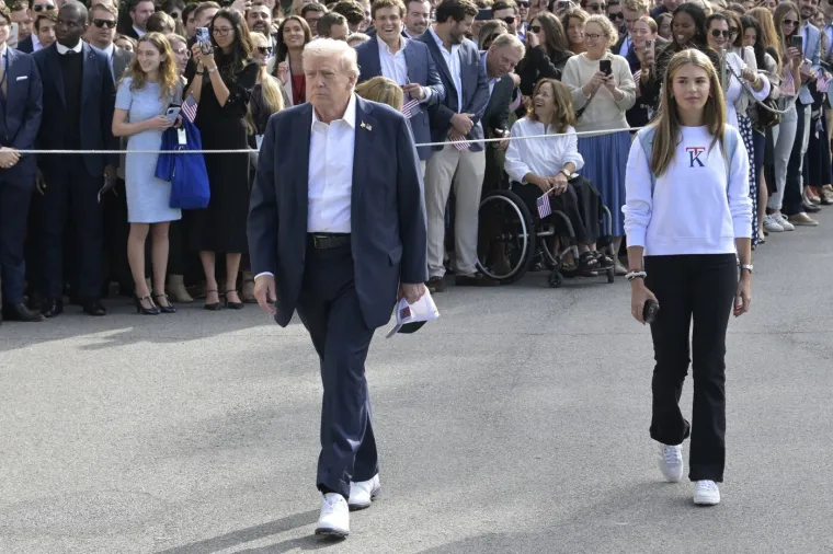 Tko je unuka Donalda Trumpa? Pozirala uz vojne helikoptere pa izazvala burne reakcije