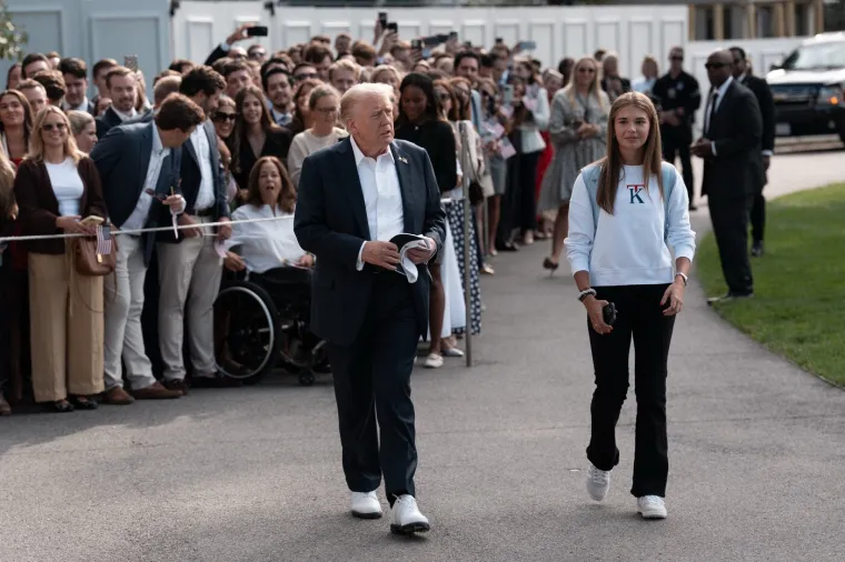 Tko je unuka Donalda Trumpa? Pozirala uz vojne helikoptere pa izazvala burne reakcije