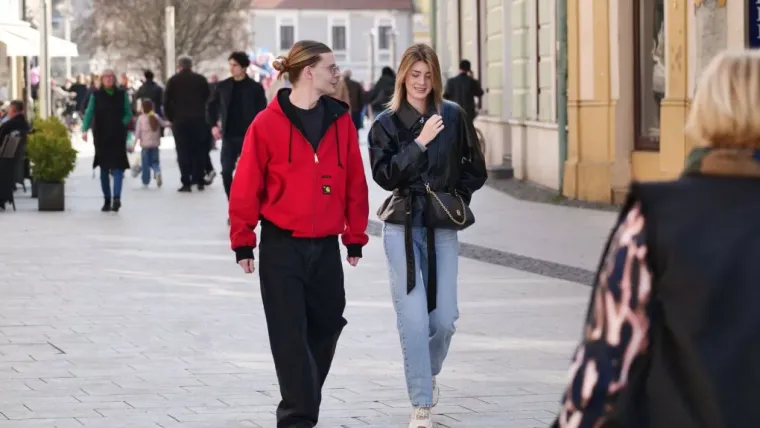 Svi su gledali u nasmijanu brinetu na &scaron;pici u Čakovcu: Njezin outfit pun je pogodak