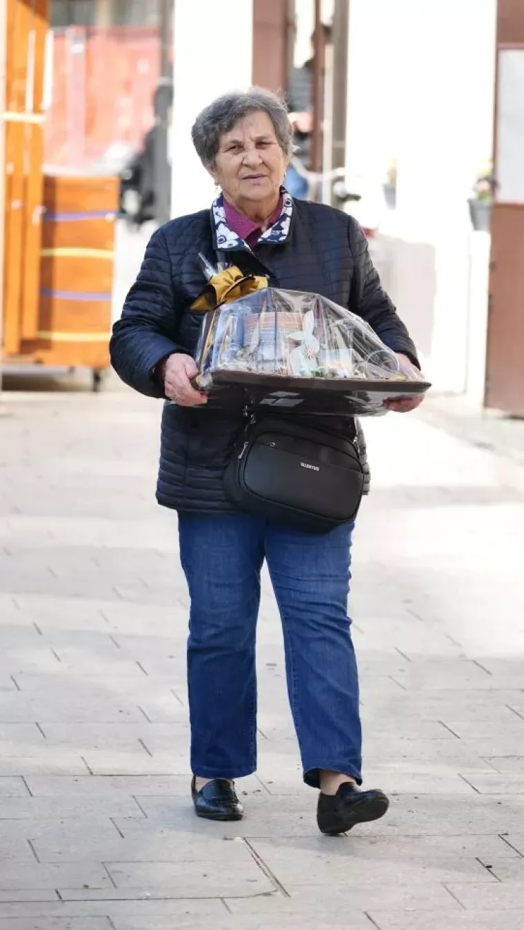 Svi su gledali u nasmijanu brinetu na &scaron;pici u Čakovcu: Njezin outfit pun je pogodak