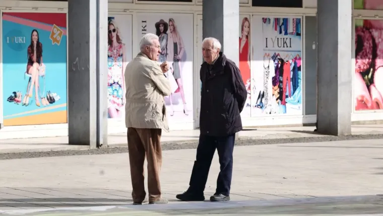 Svi su gledali u nasmijanu brinetu na &scaron;pici u Čakovcu: Njezin outfit pun je pogodak