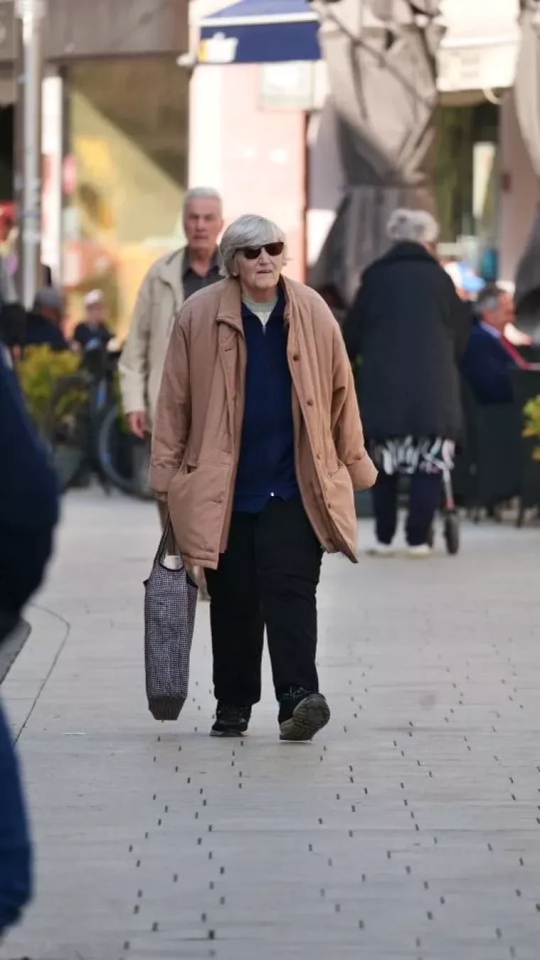 Svi su gledali u nasmijanu brinetu na &scaron;pici u Čakovcu: Njezin outfit pun je pogodak