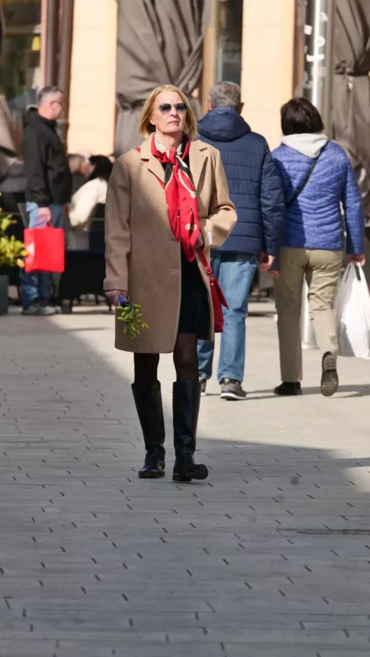 Svi su gledali u nasmijanu brinetu na &scaron;pici u Čakovcu: Njezin outfit pun je pogodak