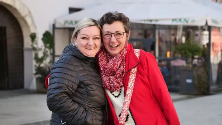 Svi su gledali u nasmijanu brinetu na &scaron;pici u Čakovcu: Njezin outfit pun je pogodak