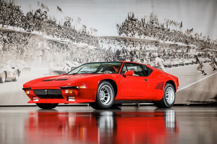 Pogledajte kakva kolekcija Ferrarija ide na prodaju: Najskuplji ko&scaron;ta skoro 700.000 funti!