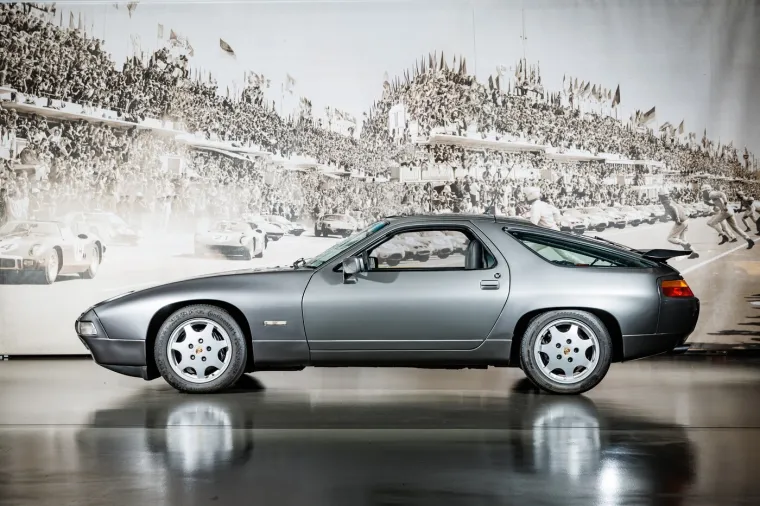 Pogledajte kakva kolekcija Ferrarija ide na prodaju: Najskuplji ko&scaron;ta skoro 700.000 funti!