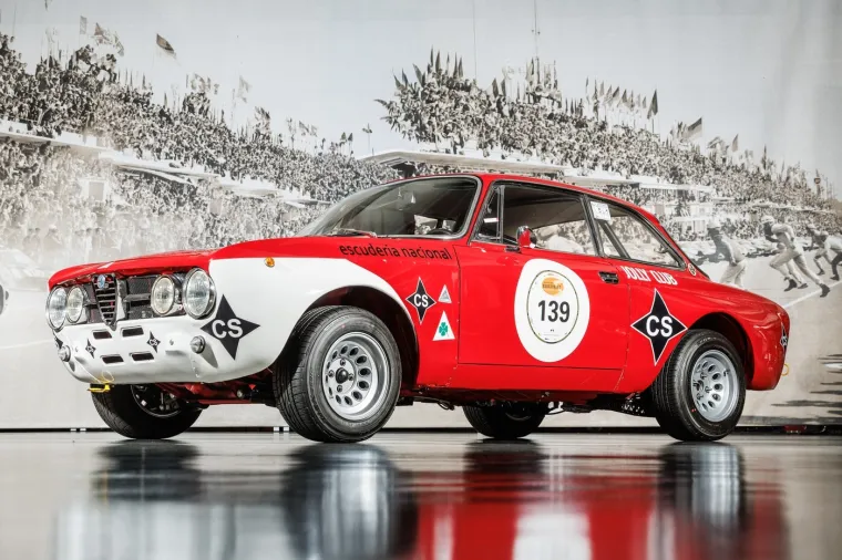 Pogledajte kakva kolekcija Ferrarija ide na prodaju: Najskuplji ko&scaron;ta skoro 700.000 funti!