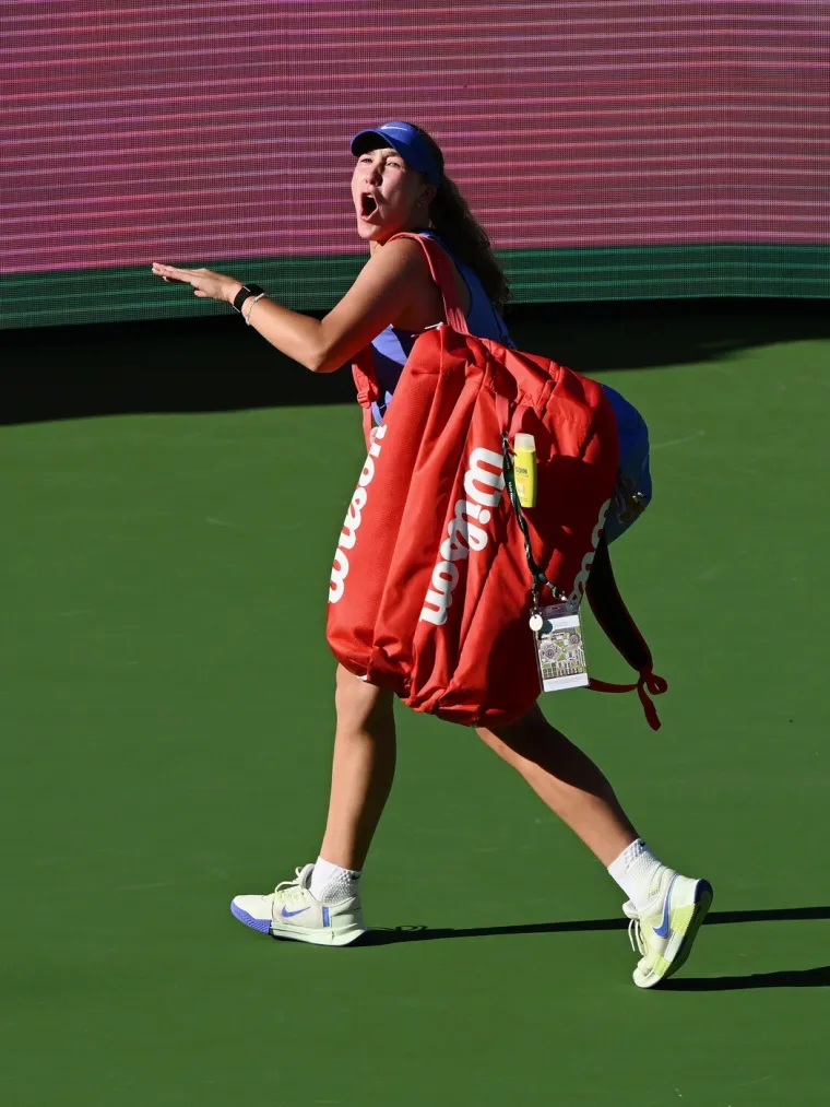 'Nova Marija &Scaron;arapova' zgrozila svijet: Razbijala rekete pa vikala prostote, pomračio joj se um