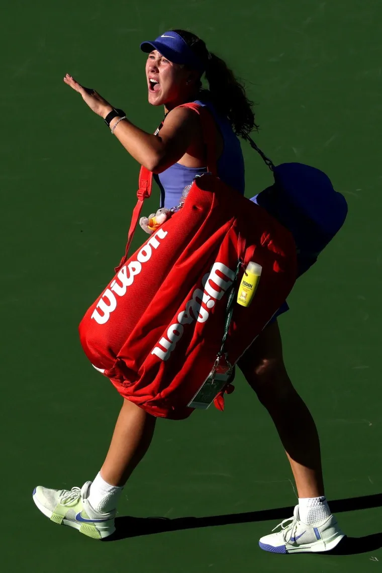 'Nova Marija &Scaron;arapova' zgrozila svijet: Razbijala rekete pa vikala prostote, pomračio joj se um