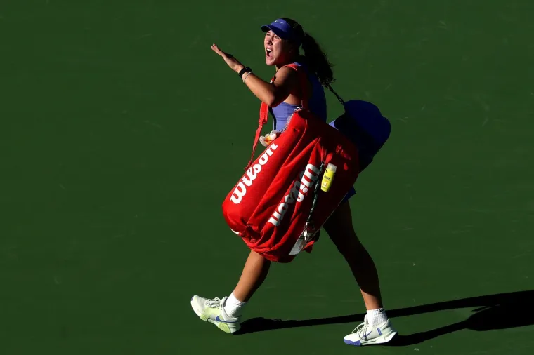 'Nova Marija &Scaron;arapova' zgrozila svijet: Razbijala rekete pa vikala prostote, pomračio joj se um