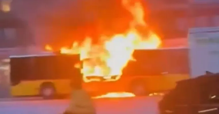 Ljudi živi gorjeli, od autobusa ostao samo kostur: Sablasni prizori s mjesta horora