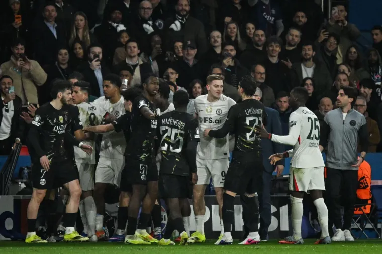 Chelseajeva zvijezda odgurnula skupljača lopti, te&scaron;ko je opisati &scaron;to se potom dogodilo