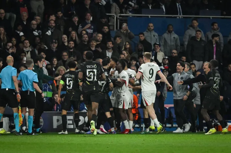 Chelseajeva zvijezda odgurnula skupljača lopti, te&scaron;ko je opisati &scaron;to se potom dogodilo