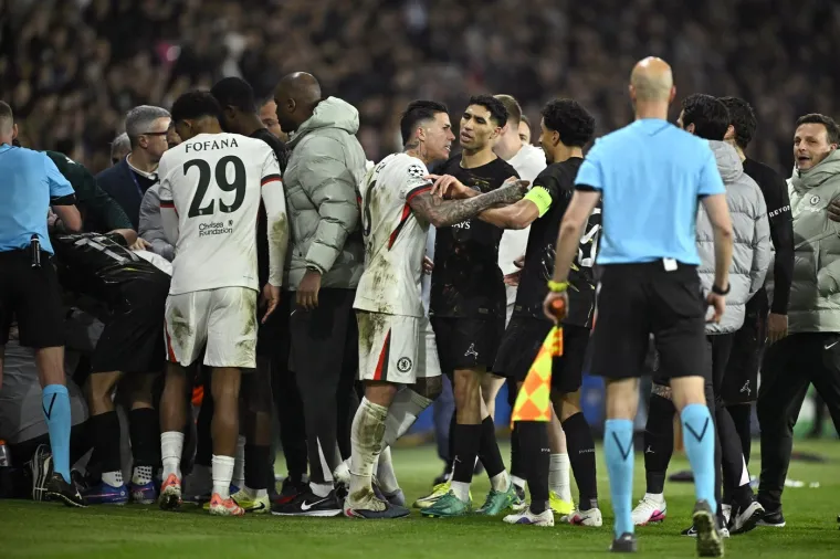 Chelseajeva zvijezda odgurnula skupljača lopti, te&scaron;ko je opisati &scaron;to se potom dogodilo