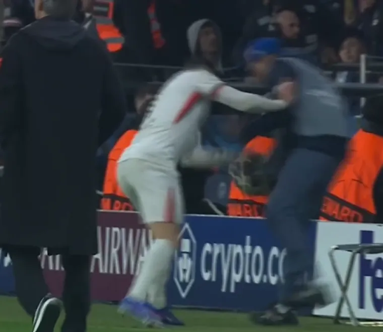 Chelseajeva zvijezda odgurnula skupljača lopti, te&scaron;ko je opisati &scaron;to se potom dogodilo