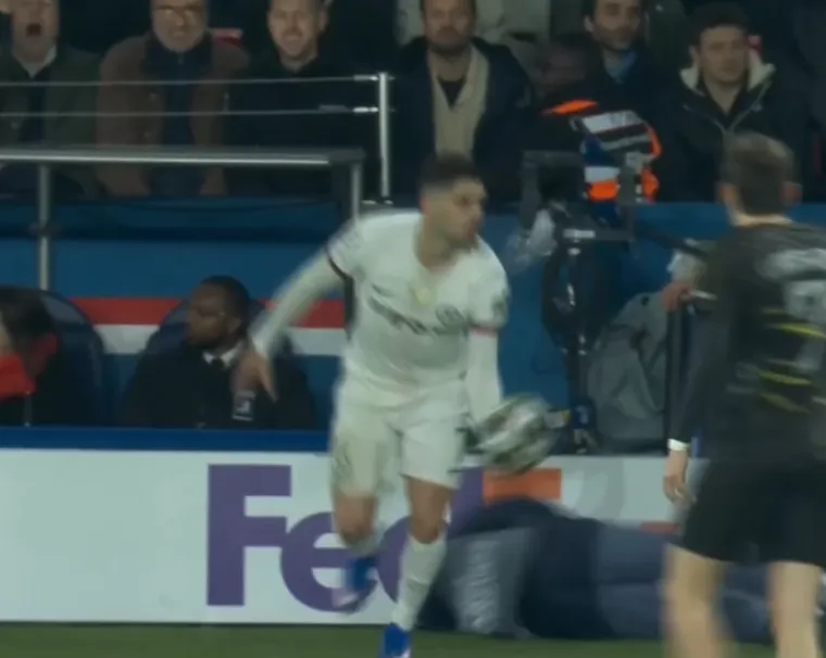 Chelseajeva zvijezda odgurnula skupljača lopti, te&scaron;ko je opisati &scaron;to se potom dogodilo