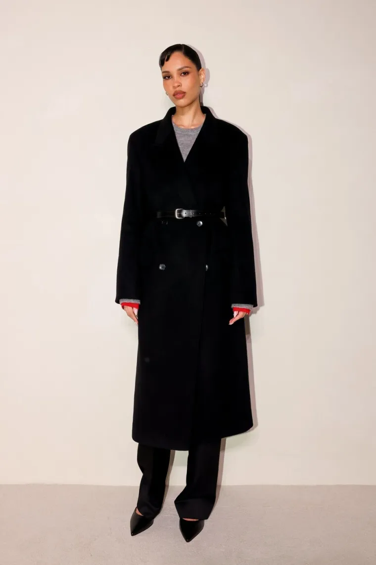 Ima 24 godine, 4 djece, supruga mormona i milijune pratitelja: Tko je glamurozna Nara Smith?