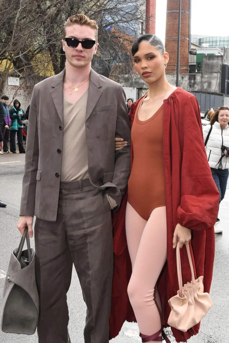 Ima 24 godine, 4 djece, supruga mormona i milijune pratitelja: Tko je glamurozna Nara Smith?