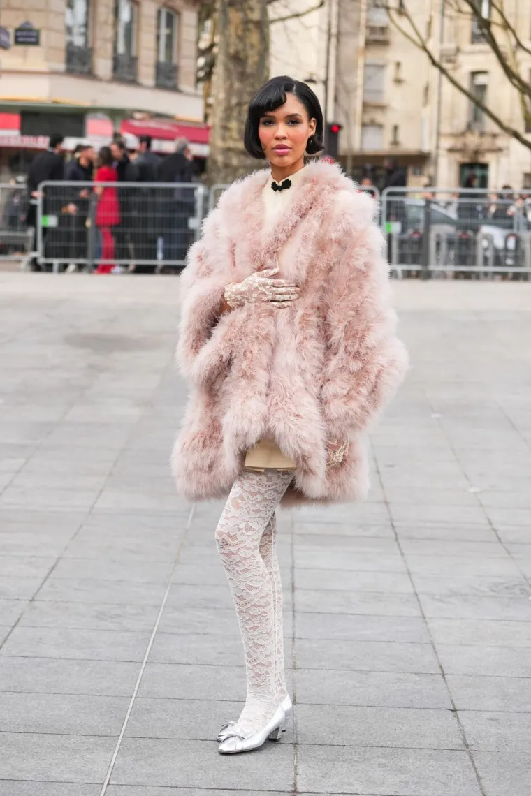 Ima 24 godine, 4 djece, supruga mormona i milijune pratitelja: Tko je glamurozna Nara Smith?