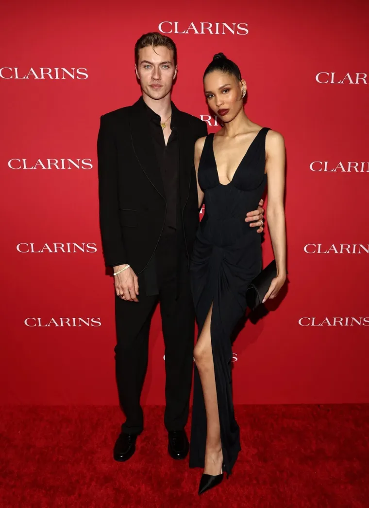 Ima 24 godine, 4 djece, supruga mormona i milijune pratitelja: Tko je glamurozna Nara Smith?