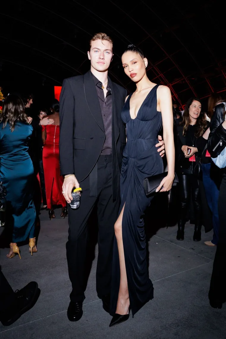 Ima 24 godine, 4 djece, supruga mormona i milijune pratitelja: Tko je glamurozna Nara Smith?