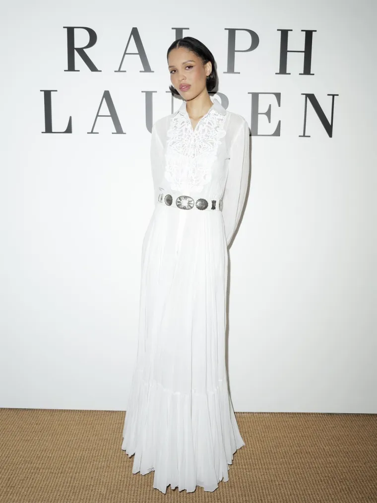 Ima 24 godine, 4 djece, supruga mormona i milijune pratitelja: Tko je glamurozna Nara Smith?