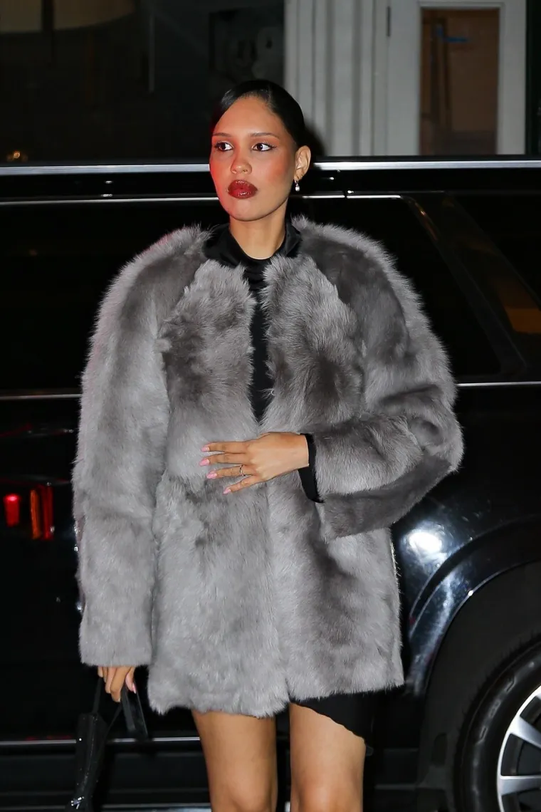 Ima 24 godine, 4 djece, supruga mormona i milijune pratitelja: Tko je glamurozna Nara Smith?