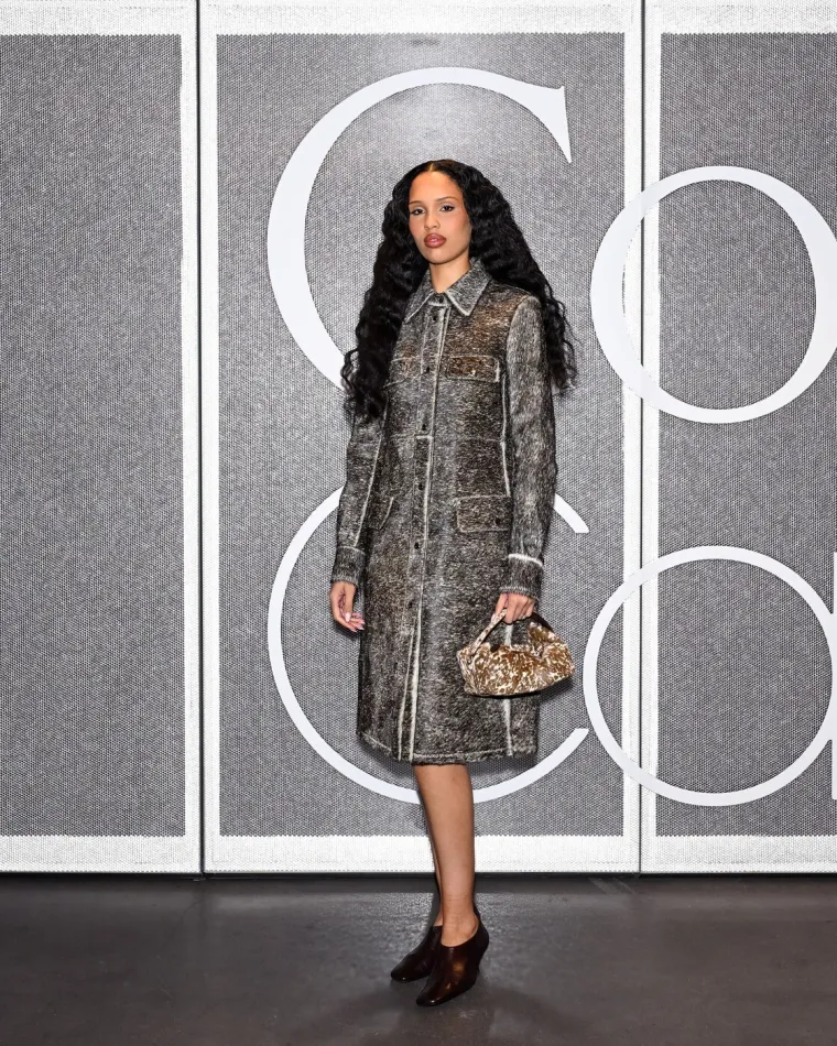 Ima 24 godine, 4 djece, supruga mormona i milijune pratitelja: Tko je glamurozna Nara Smith?