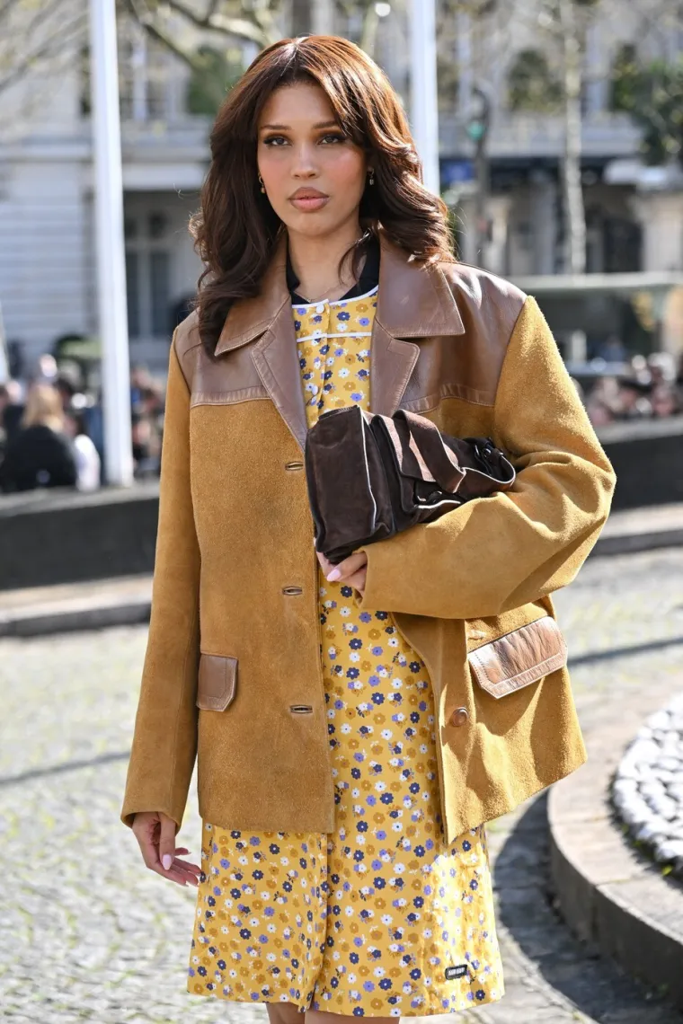 Ima 24 godine, 4 djece, supruga mormona i milijune pratitelja: Tko je glamurozna Nara Smith?