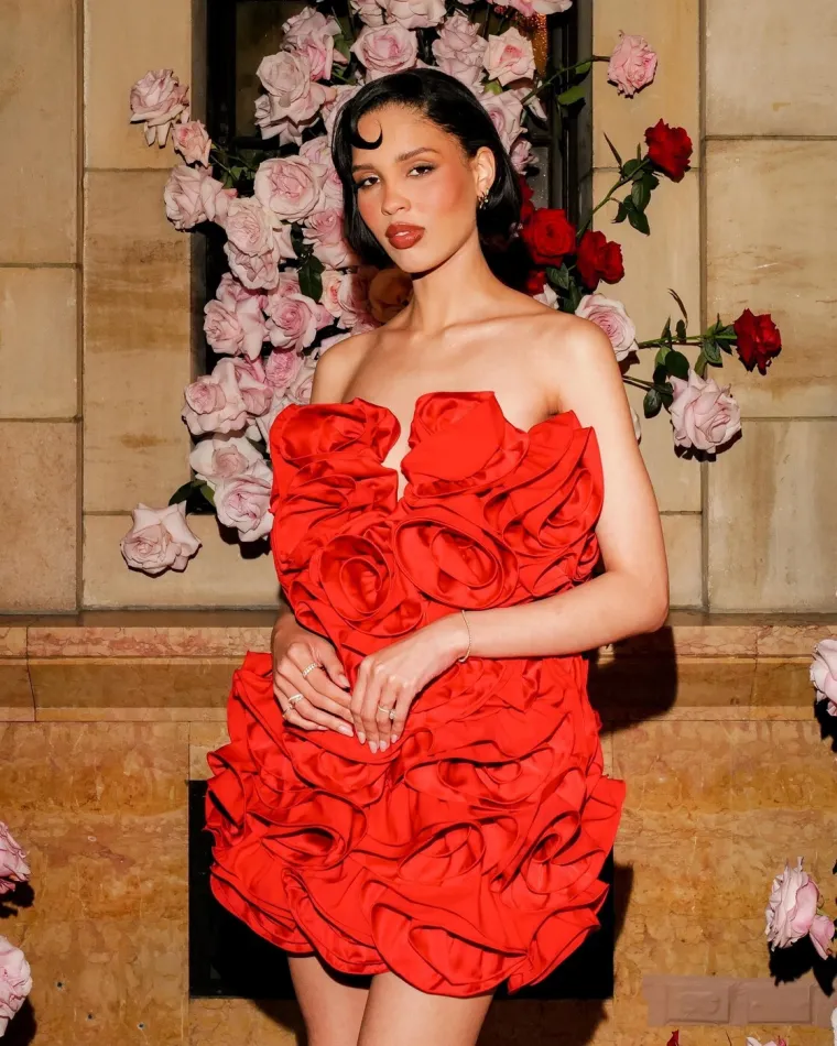 Ima 24 godine, 4 djece, supruga mormona i milijune pratitelja: Tko je glamurozna Nara Smith?