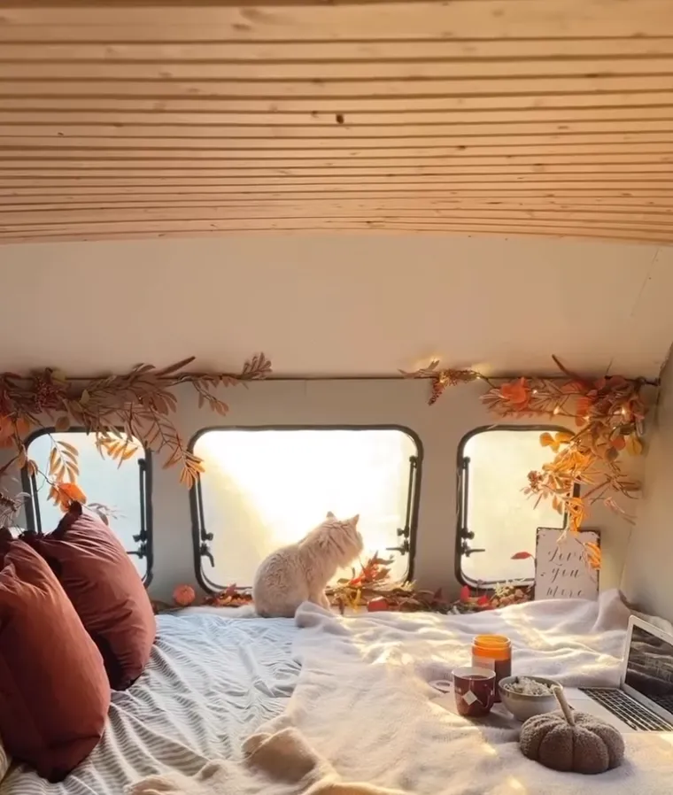 Kupili su staru kamp kućicu za siću i od nje stvorili mali raj na kotačima: Izgleda bajkovito