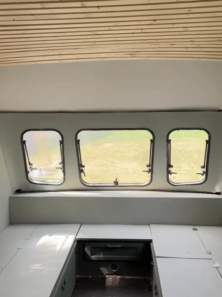 Kupili su staru kamp kućicu za siću i od nje stvorili mali raj na kotačima: Izgleda bajkovito