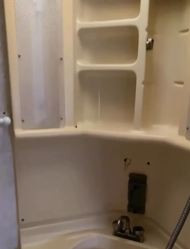 Kupili su staru kamp kućicu za siću i od nje stvorili mali raj na kotačima: Izgleda bajkovito