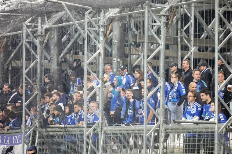 Pa tko je to iza Mi&scaron;kovića? Ugledni gost stigao na povijesnu utakmicu Rijeke