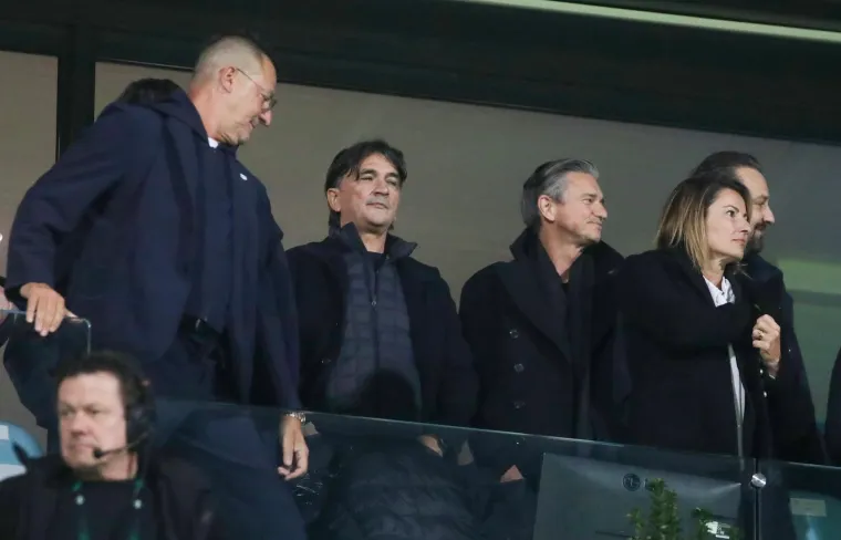 Pa tko je to iza Mi&scaron;kovića? Ugledni gost stigao na povijesnu utakmicu Rijeke