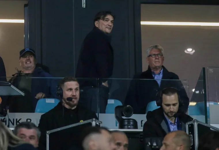 Pa tko je to iza Mi&scaron;kovića? Ugledni gost stigao na povijesnu utakmicu Rijeke