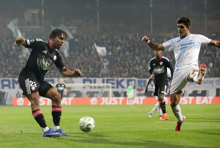 Pa tko je to iza Mi&scaron;kovića? Ugledni gost stigao na povijesnu utakmicu Rijeke