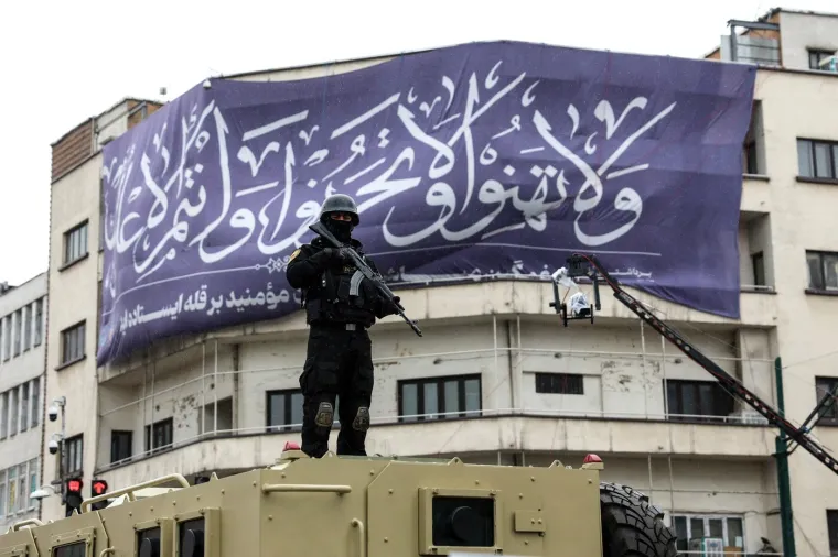 Usred bombardiranja izložili simbolične lijesove američkih i izraelskih vojnika