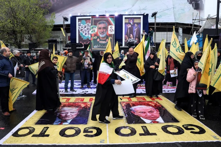 Usred bombardiranja izložili simbolične lijesove američkih i izraelskih vojnika