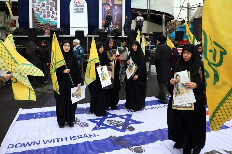 Usred bombardiranja izložili simbolične lijesove američkih i izraelskih vojnika