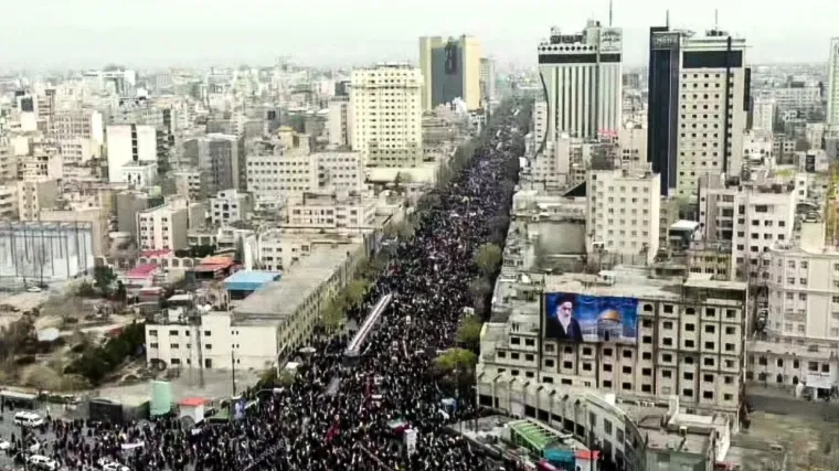Usred bombardiranja izložili simbolične lijesove američkih i izraelskih vojnika