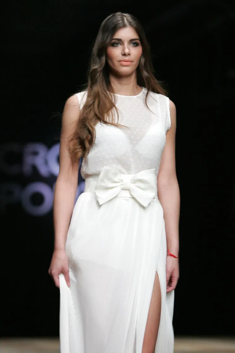 Kako se jedna od najljep&scaron;ih Hrvatica mijenjala kroz godine: Iva &Scaron;arić izgleda mlađe nego ikad