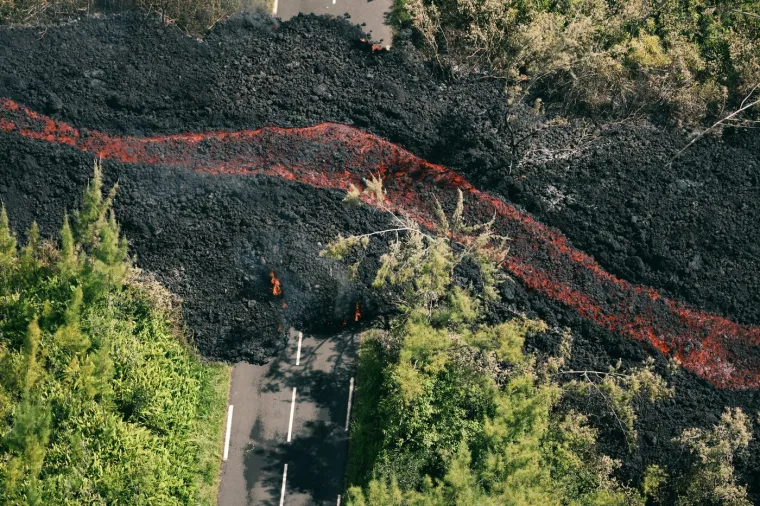 Lava presjekla glavnu cestu! Dramatične scene jednog od najaktivnijih vulkana na svijetu