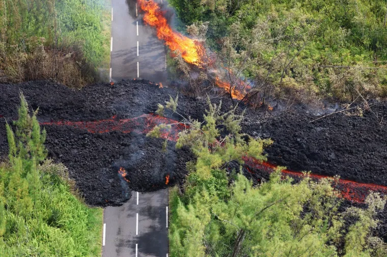 Lava presjekla glavnu cestu! Dramatične scene jednog od najaktivnijih vulkana na svijetu