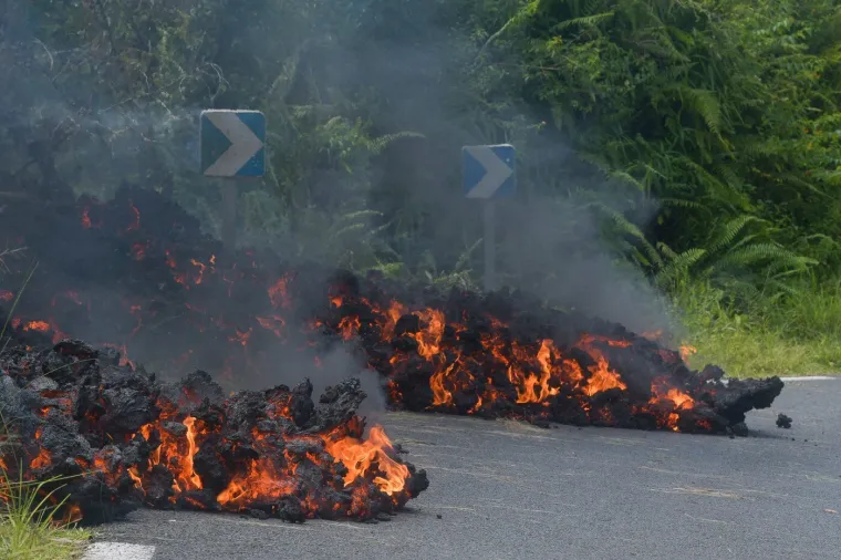 Lava presjekla glavnu cestu! Dramatične scene jednog od najaktivnijih vulkana na svijetu