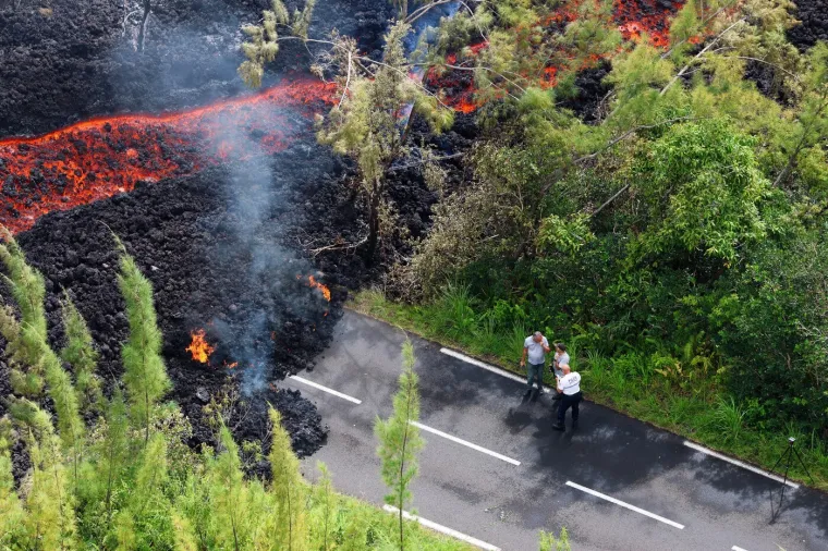 Lava presjekla glavnu cestu! Dramatične scene jednog od najaktivnijih vulkana na svijetu